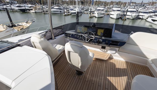 F65042 yacht for sale 14