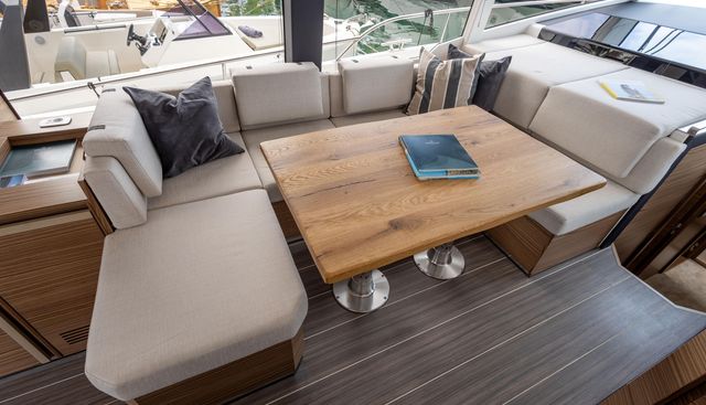 GL45FLY-76 yacht for sale 38