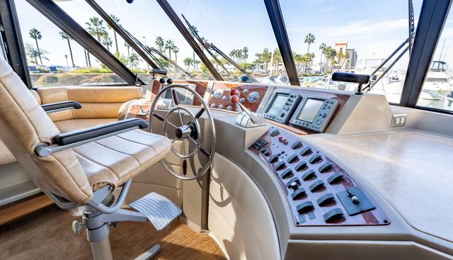 HYVE yacht for sale 27