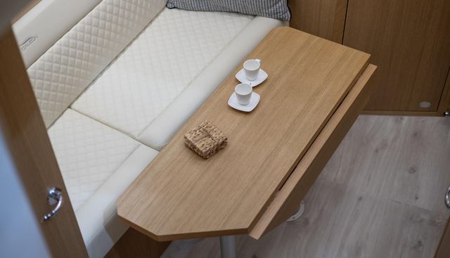 335HTS-044 yacht for sale 20