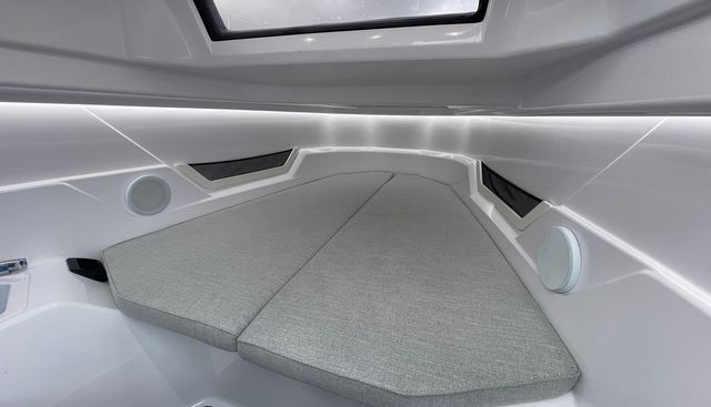 MOZZ yacht for sale 22