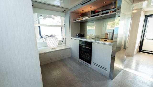 La yacht for sale 28