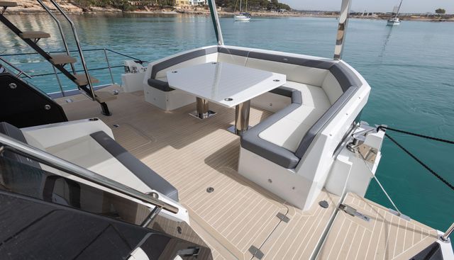 Seven yacht for sale 40