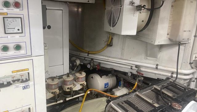 Azimut 80 yacht for sale 29