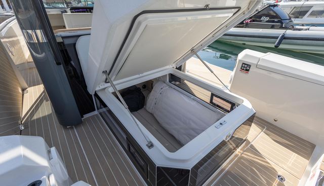 340GTWA-179 yacht for sale 20