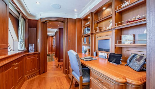 Shadowl yacht for sale 24