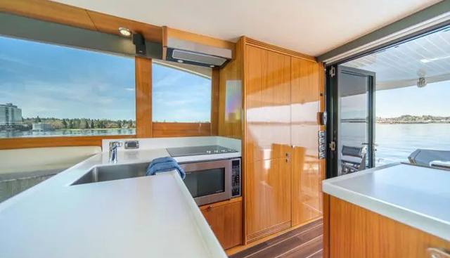 Escape yacht for sale 12