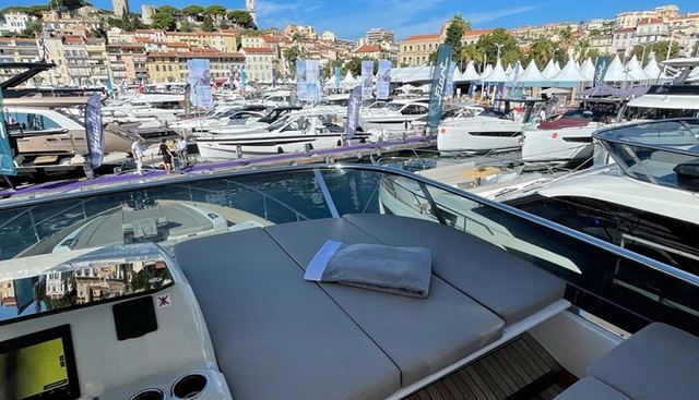 ABSOLUTE 62 FLY yacht for sale 9