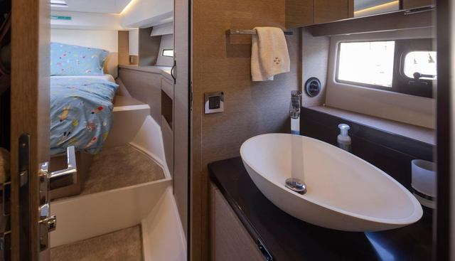 Four at Sea yacht for sale 34