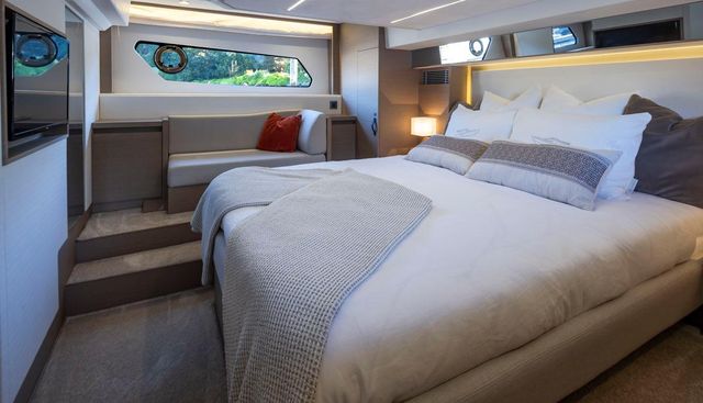 Four at Sea yacht for sale 28
