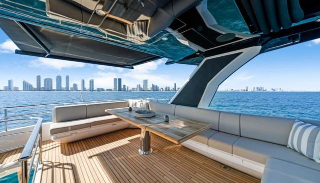 MANHATTAN 68 yacht for sale 37
