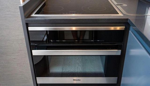 Two Bite yacht for sale 32