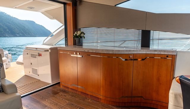 WILDWAVE yacht for sale 22