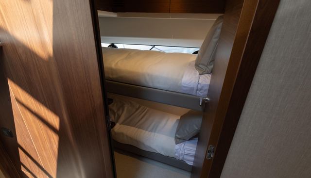 S65532 yacht for sale 27