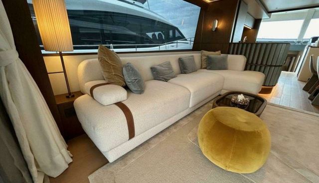 Azimut 72 Fly  yacht for sale 9