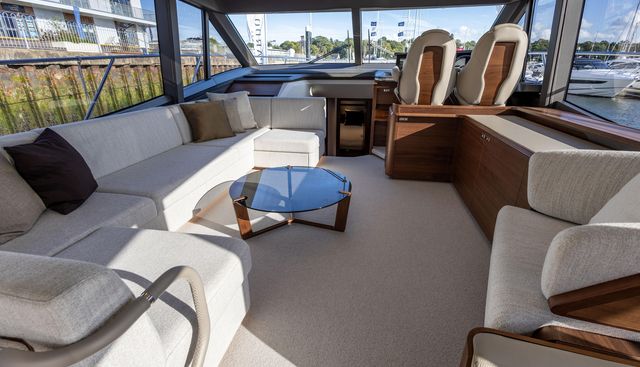 F58015 yacht for sale 25