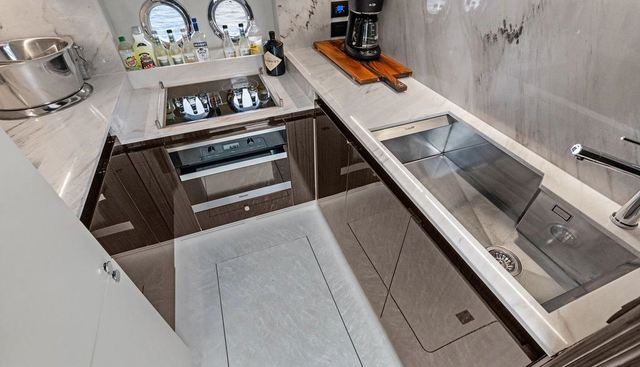 Villaggio yacht for sale 27