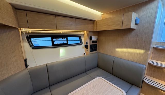 Momentum yacht for sale 10