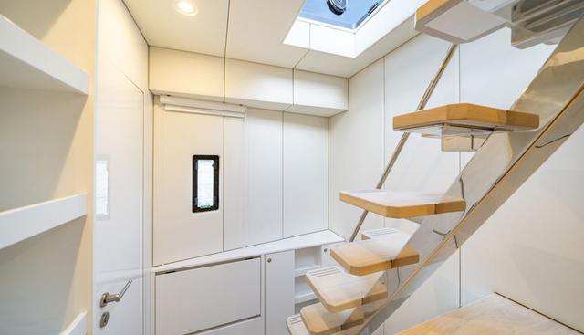 PETITE BELLE yacht for sale 22