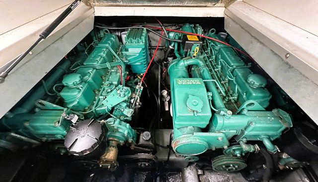Columbian Crew yacht for sale 8