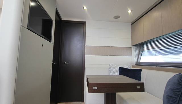 V yacht for sale 30
