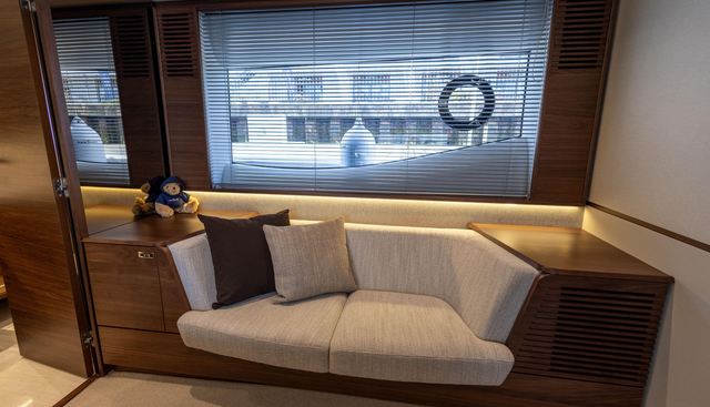 F58015 yacht for sale 32