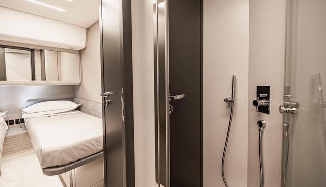 SEA SUITE I yacht for sale 82