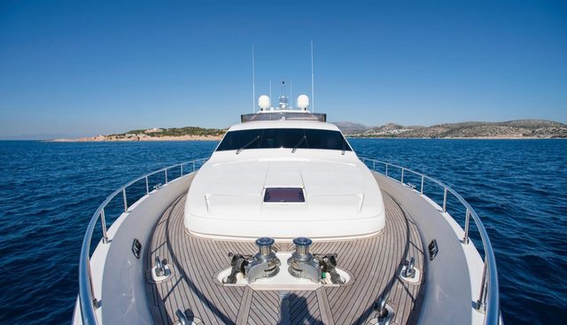 FERRETTI 881 yacht for sale 5