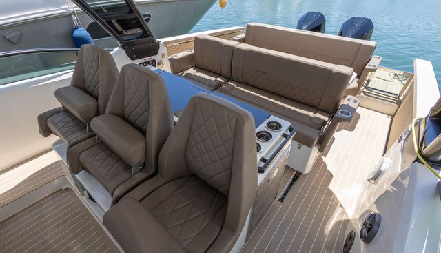 320GTO-783 yacht for sale 14