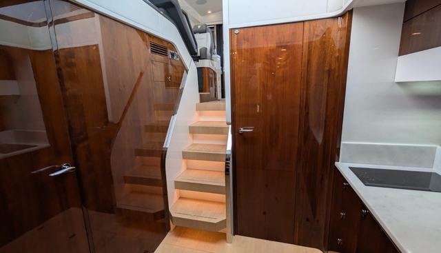 Tender Garage & Hi/Lo Swimplatform yacht for sale 59