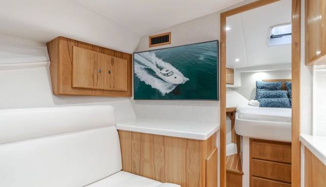 Commodore Two yacht for sale 44