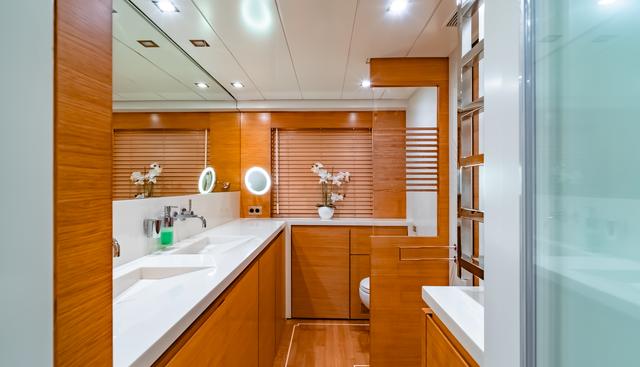 HUMMINGBIRD yacht for sale 9