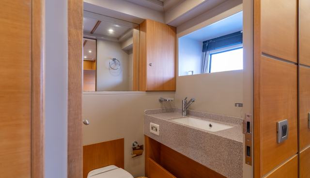 Numarine 102  yacht for sale 27