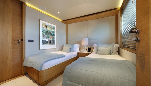 SOLIS yacht for sale 19