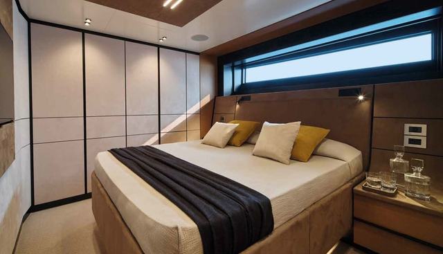 LIFE MOMENT yacht for sale 18