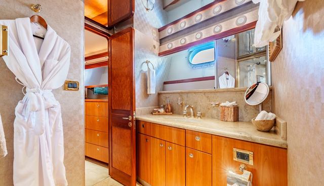 Snowbored yacht for sale 17