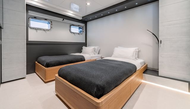 ZIA yacht for sale 32