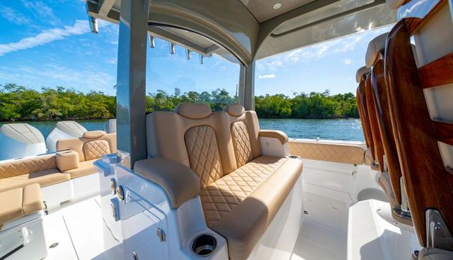 42 Lujo yacht for sale 18