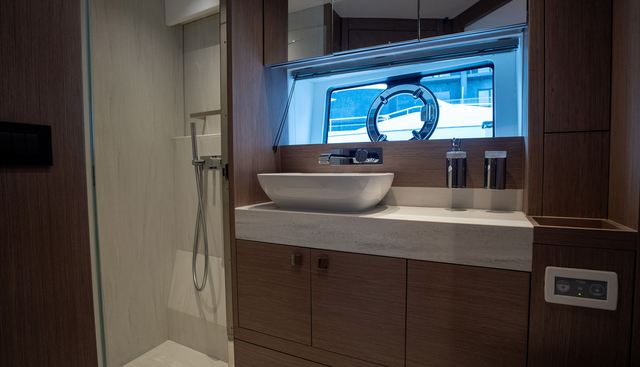 4142455 yacht for sale 34