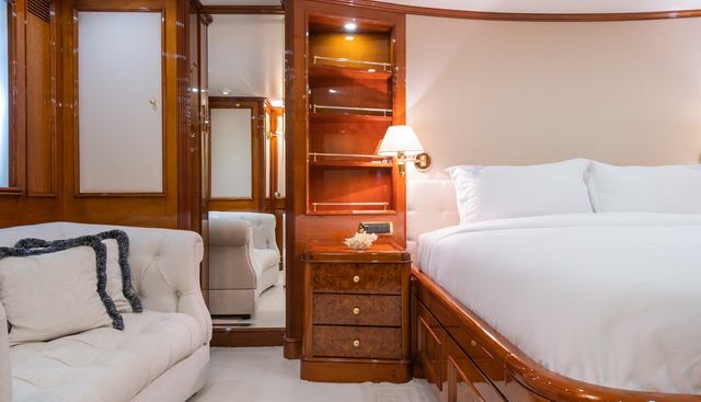 STELLA FIERA yacht for sale 44