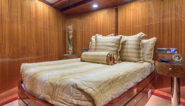 ROBIN'S NEST yacht for sale 18