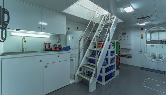 SPACECAT yacht for sale 32