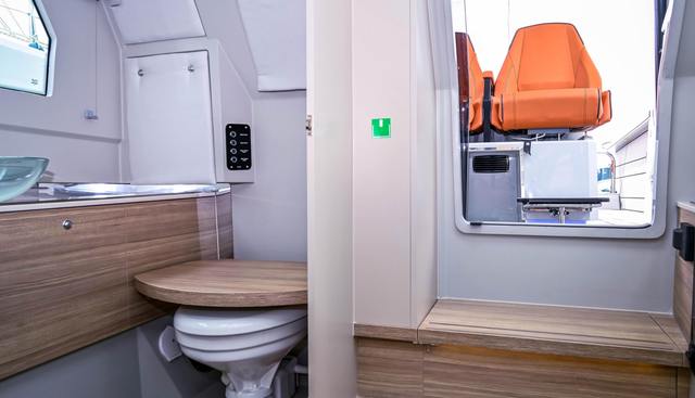 320GTO-798 yacht for sale 15