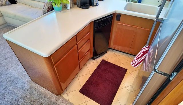 Thrill a Minute III yacht for sale 48