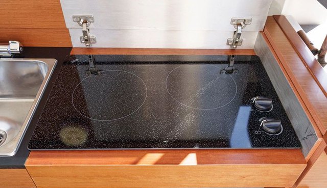 Chasing Daylight yacht for sale 8