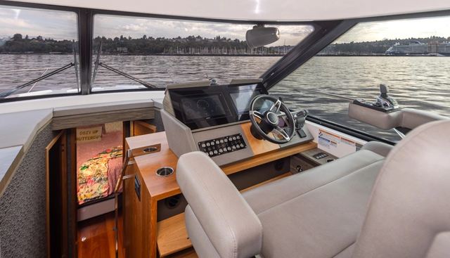 TIARA C49 COUPE yacht for sale 25