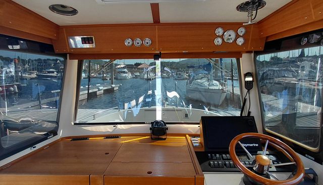 Razor crest yacht for sale 27