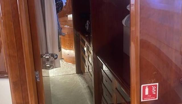 Azimut 80 yacht for sale 24