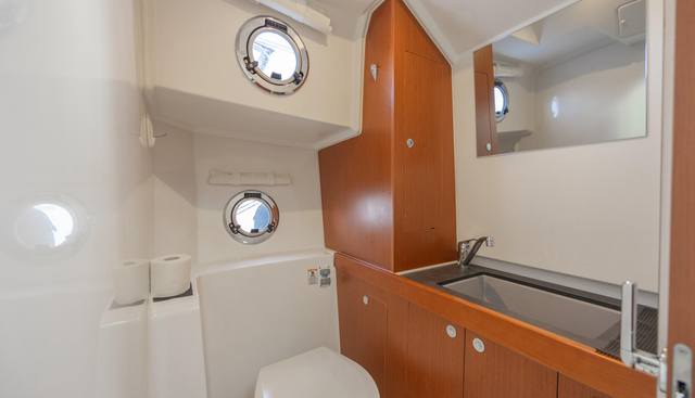 Smooth yacht for sale 37