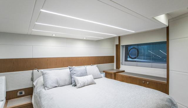 QUEEN B yacht for sale 25